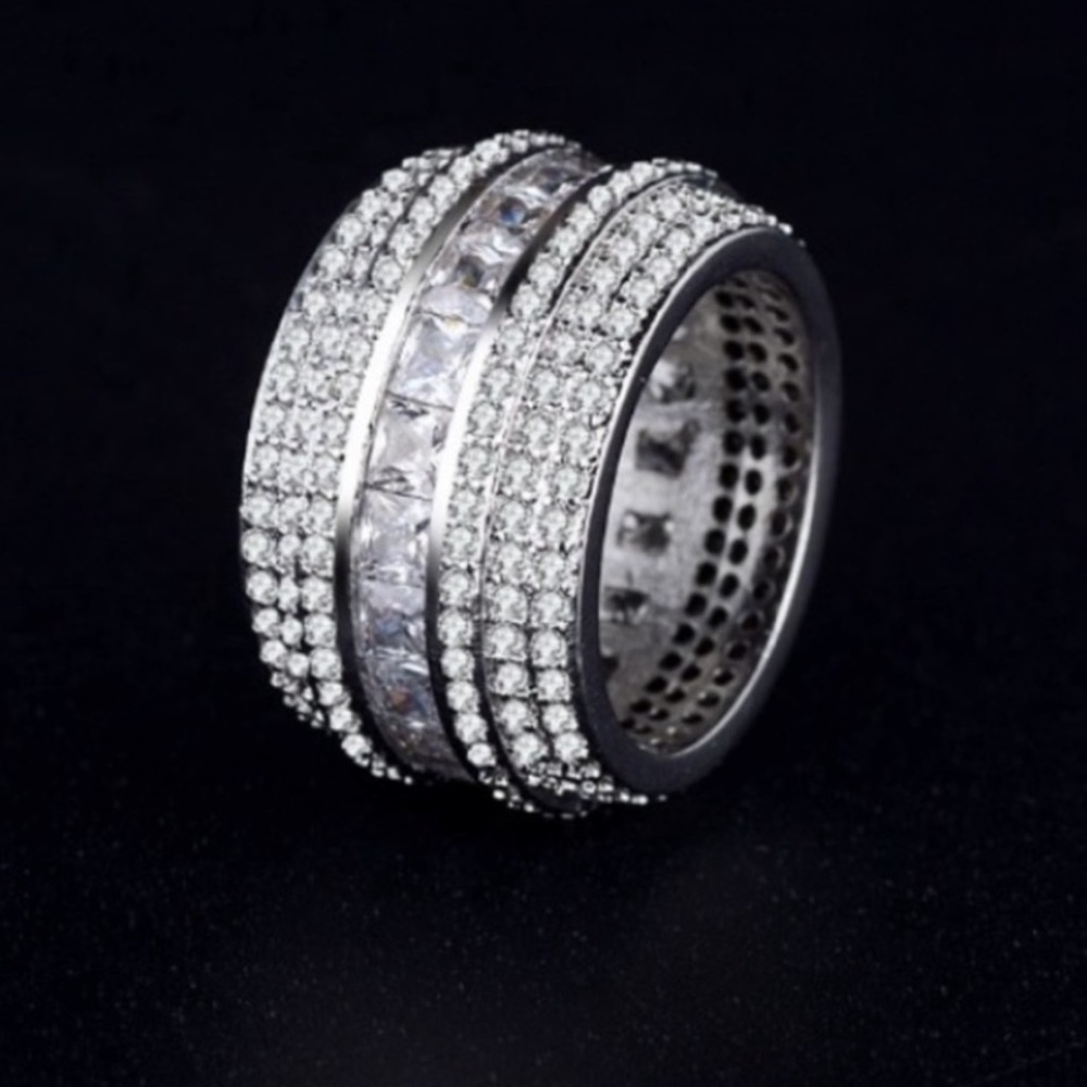 NEW LUXURY BAND 925 STERLING SILVER DIAMOND RING, CUTE RING, SHINY RING. - Picture 4 of 5